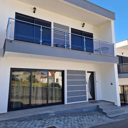 Delightful 2 Bedroom Vacation Home - D Machico  Exterior photo
