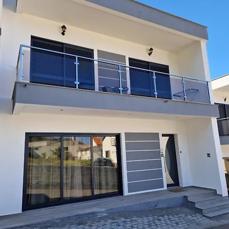 Delightful 2 Bedroom Vacation Home - D Machico  Exterior photo