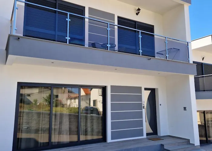 Delightful 2 Bedroom Vacation Home - C