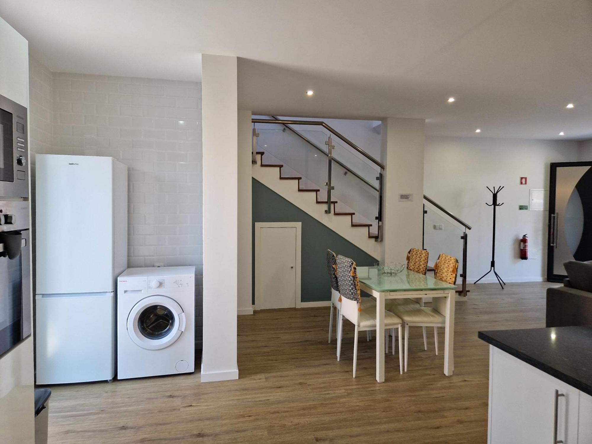 Apartment Delightful 2 Bedroom Vacation - D